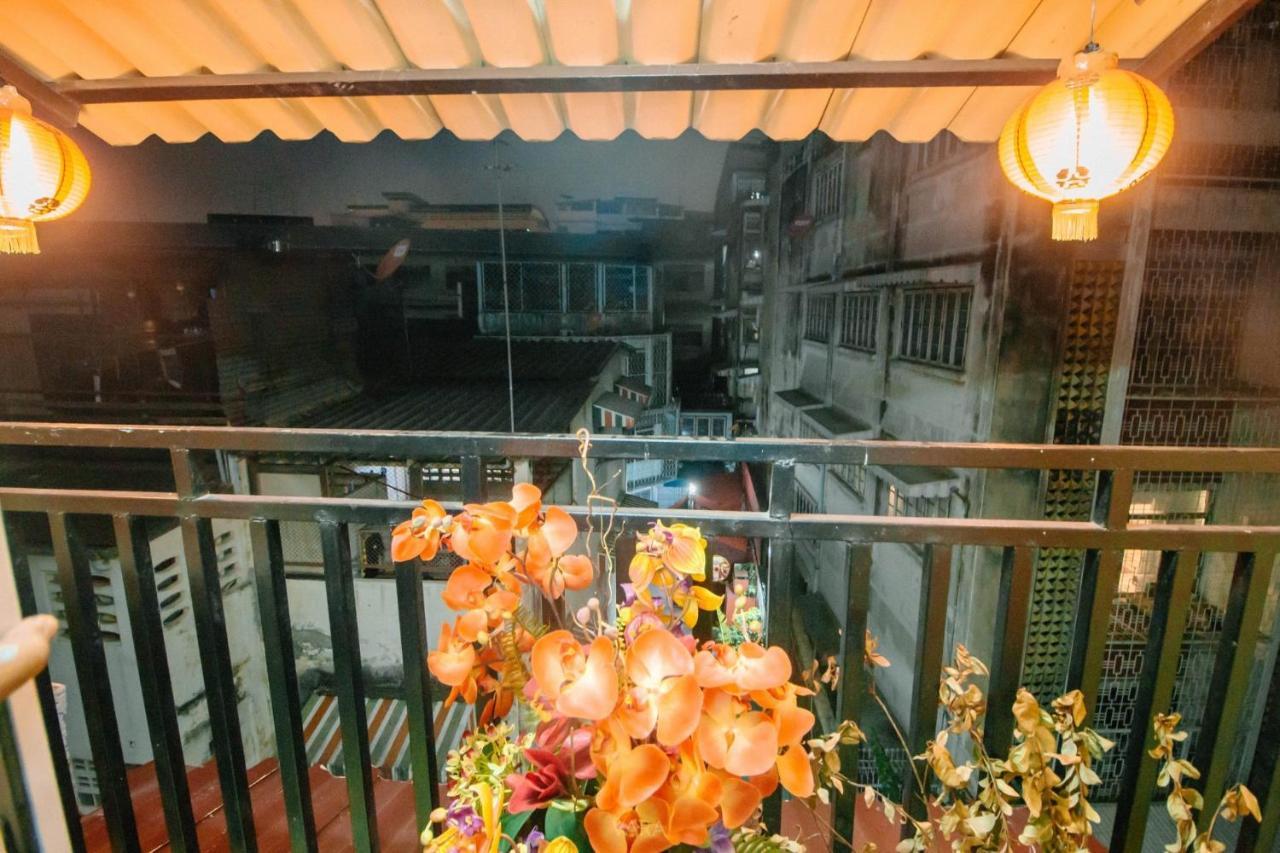 Отель Baanbangkok Chinatown Экстерьер фото